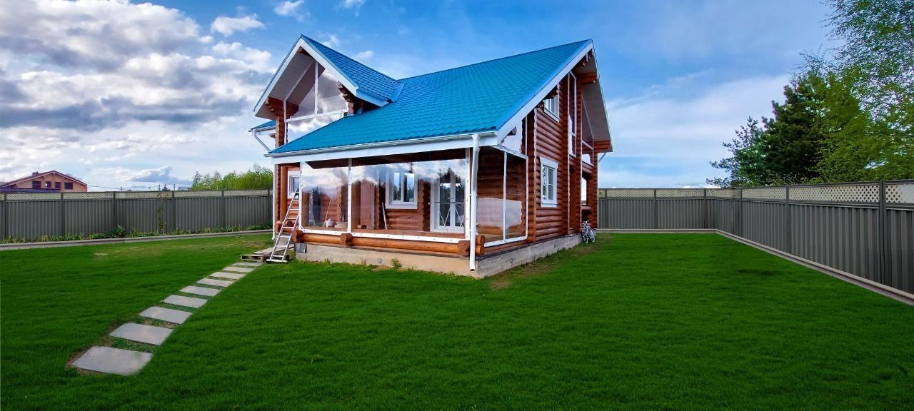 Мягкие окна на веранде загородного дома в Богородицке